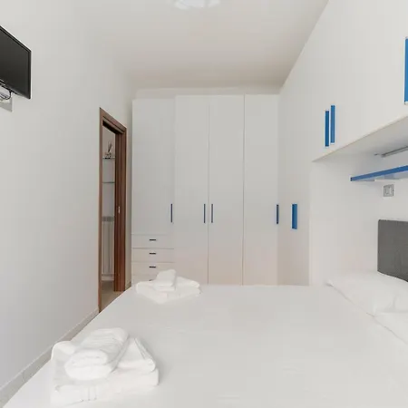 Guesthost - Bright Near Mm2 Lambrate Apartmán *