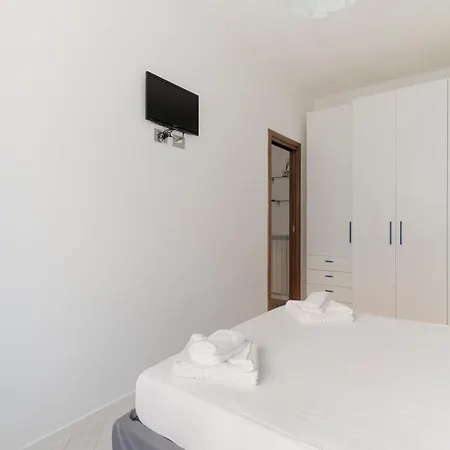 Apartment Guesthost - Bright Near Mm2 Lambrate