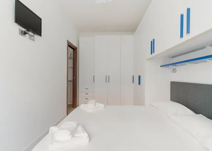 Guesthost - Bright Near Mm2 Lambrate Apartmán *